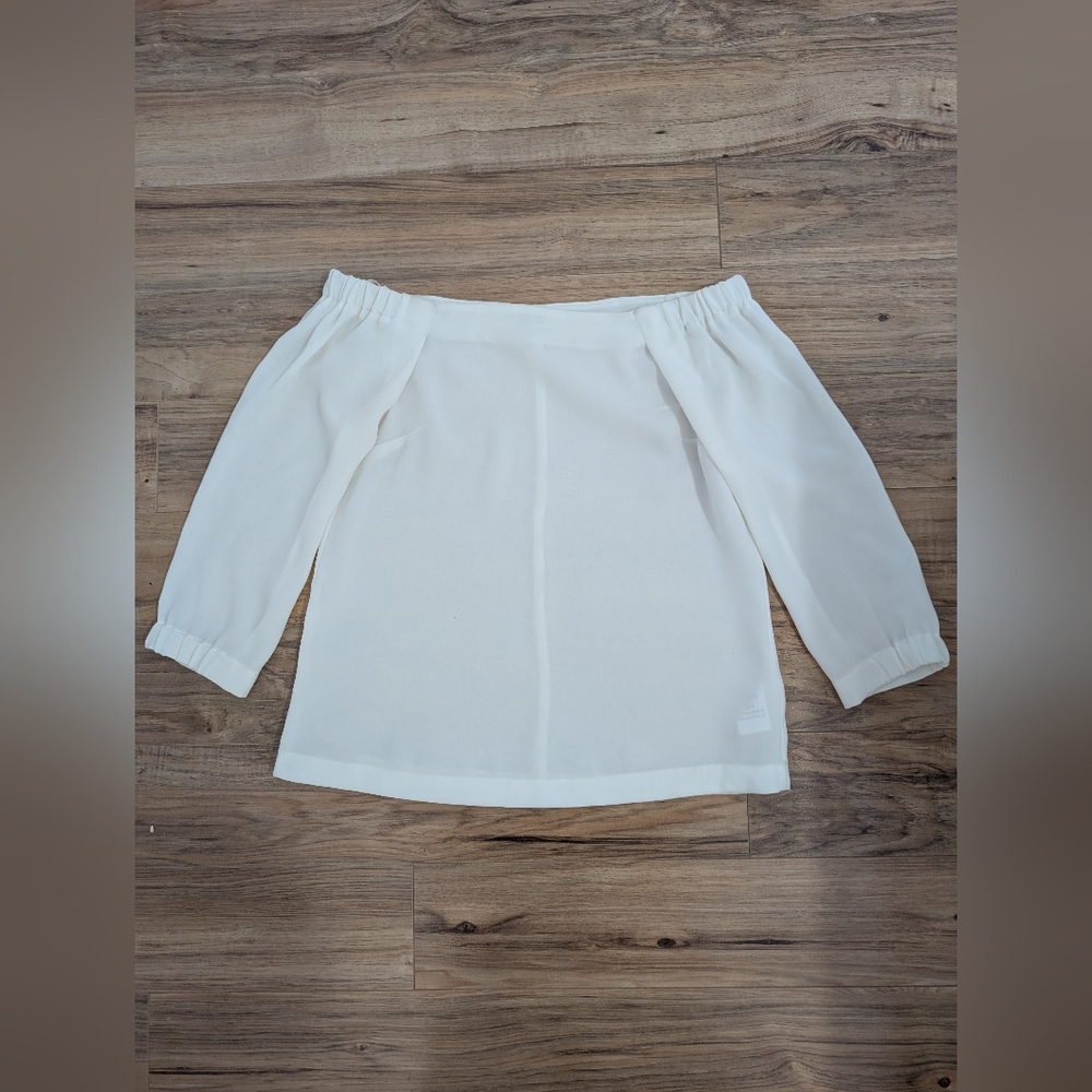 Aritzia Babaton White Off Shoulder Blouse - XSmall